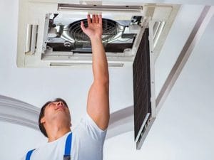 huong dan ve sinh may lanh am tran don gian tai nha 6